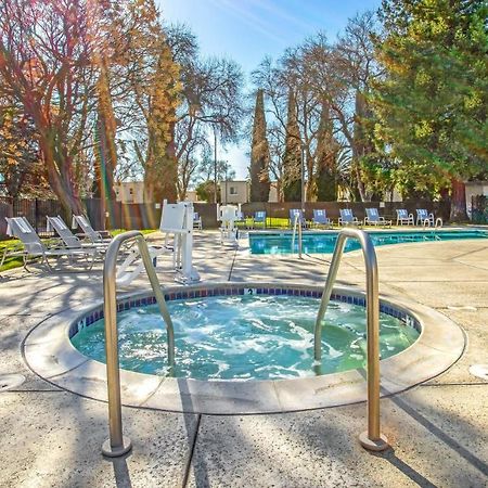 Lions Gate Hotel McClellan Dış mekan fotoğraf